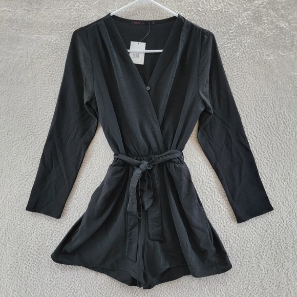 Fraiche by J  Long Sleeve Tie Waist Romper Size S NWT - Picture 6 of 6